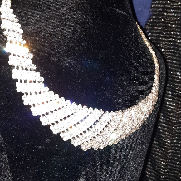 Gorgeous Rhinestone Statement Necklace Graduating Chevron - Picture 4 of 14